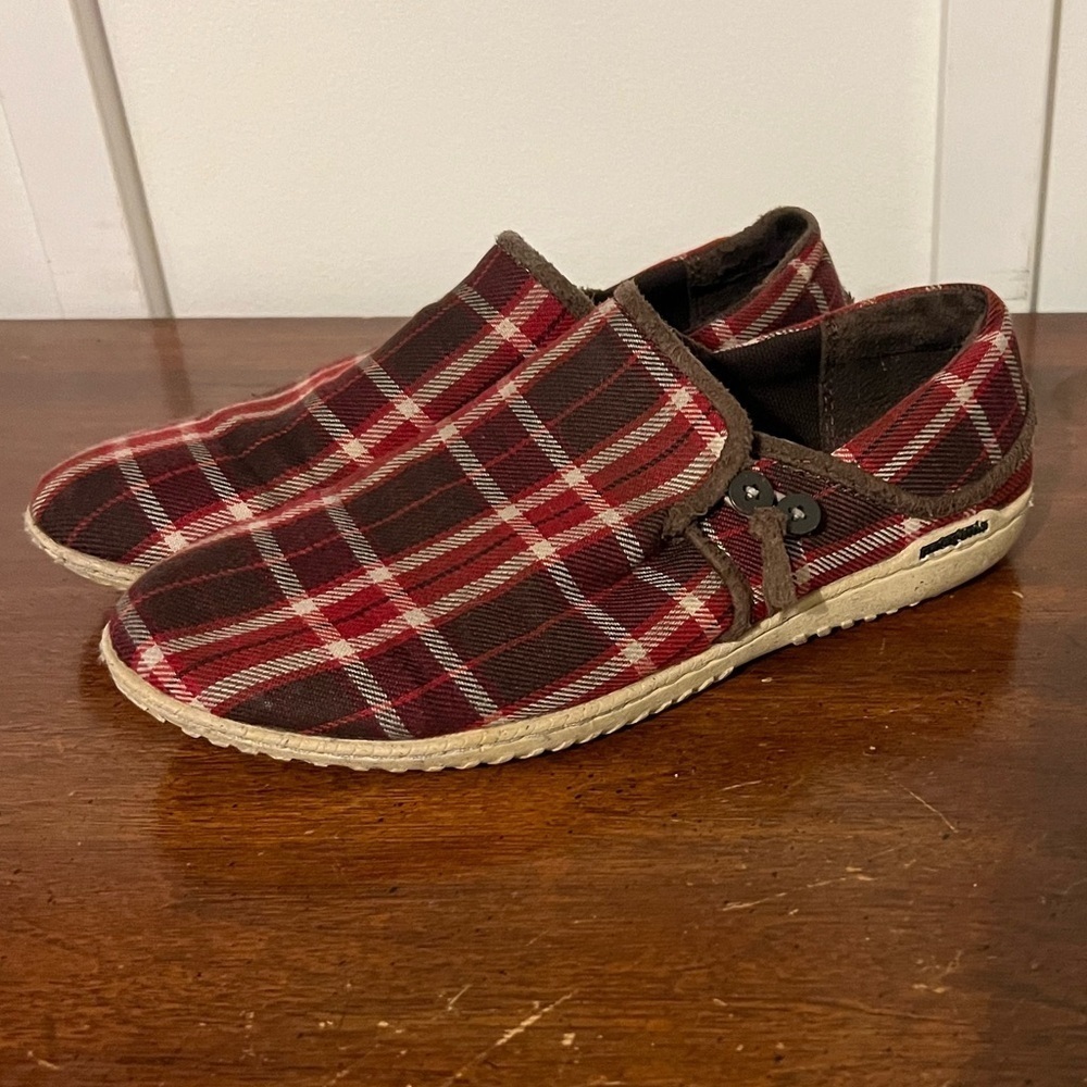 Patagonia Kula Button Shoes Womens Size 8 Red Plaid Canvas Slip On Sneakers